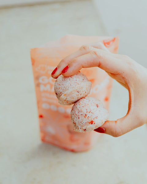 Macaroon | Strawberry & White Cacao